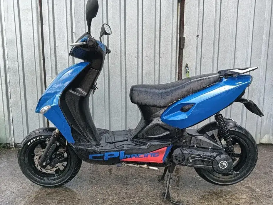 Zdjęcie Czy skuter to motorower? Odkryj kluczowe różnice i przepisy