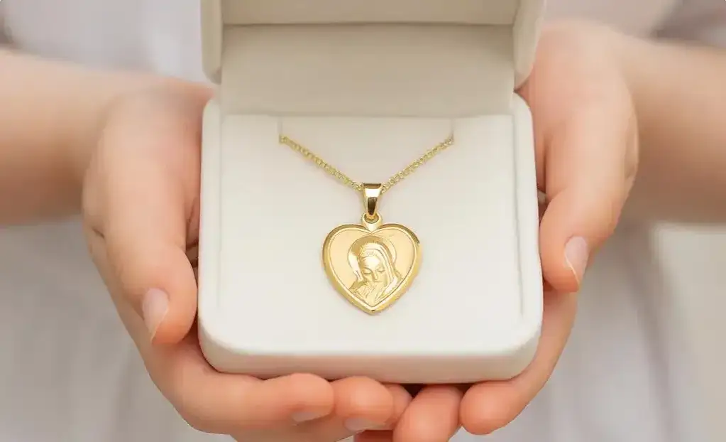 biżuteria komunijna dziewczynka medalik