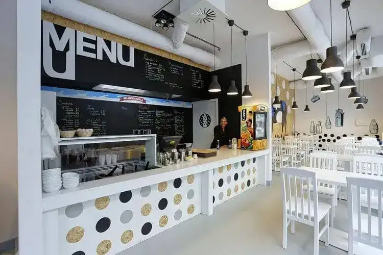 Bar mleczny wnętrze i jedzenie