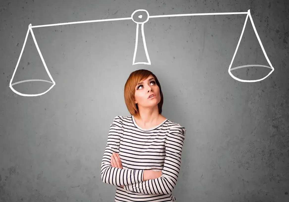 osoba zastanawiająca się nad zmianą kariery lub balansem życiowym