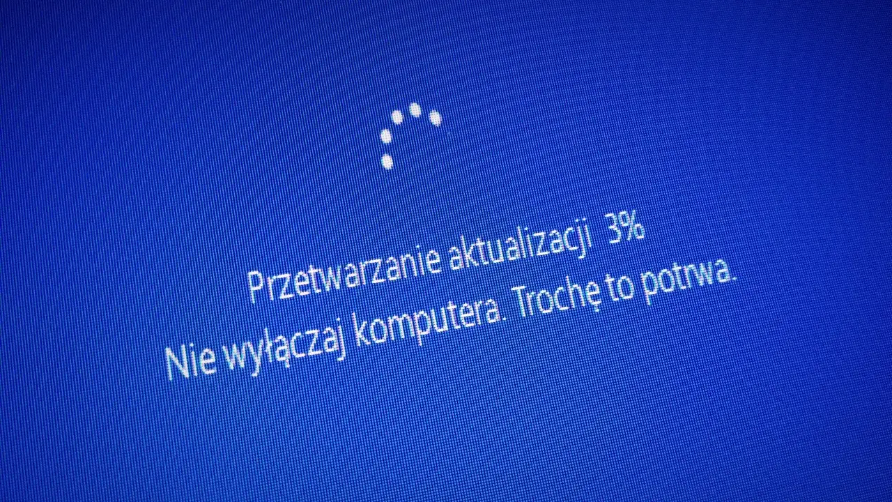 Ekran Windows 10 informuje: 