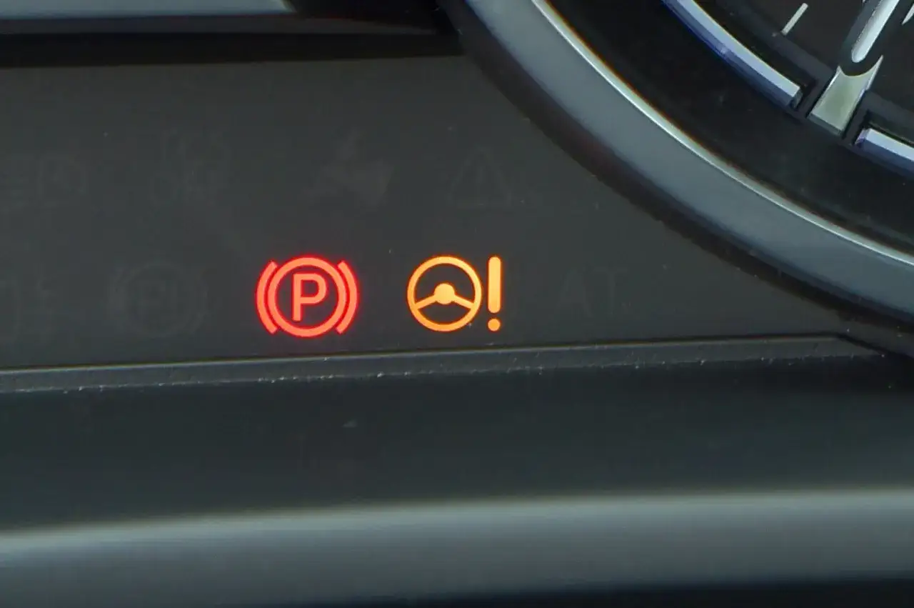 Czerwona kontrolka wspomagania kierownicy Fiat Panda