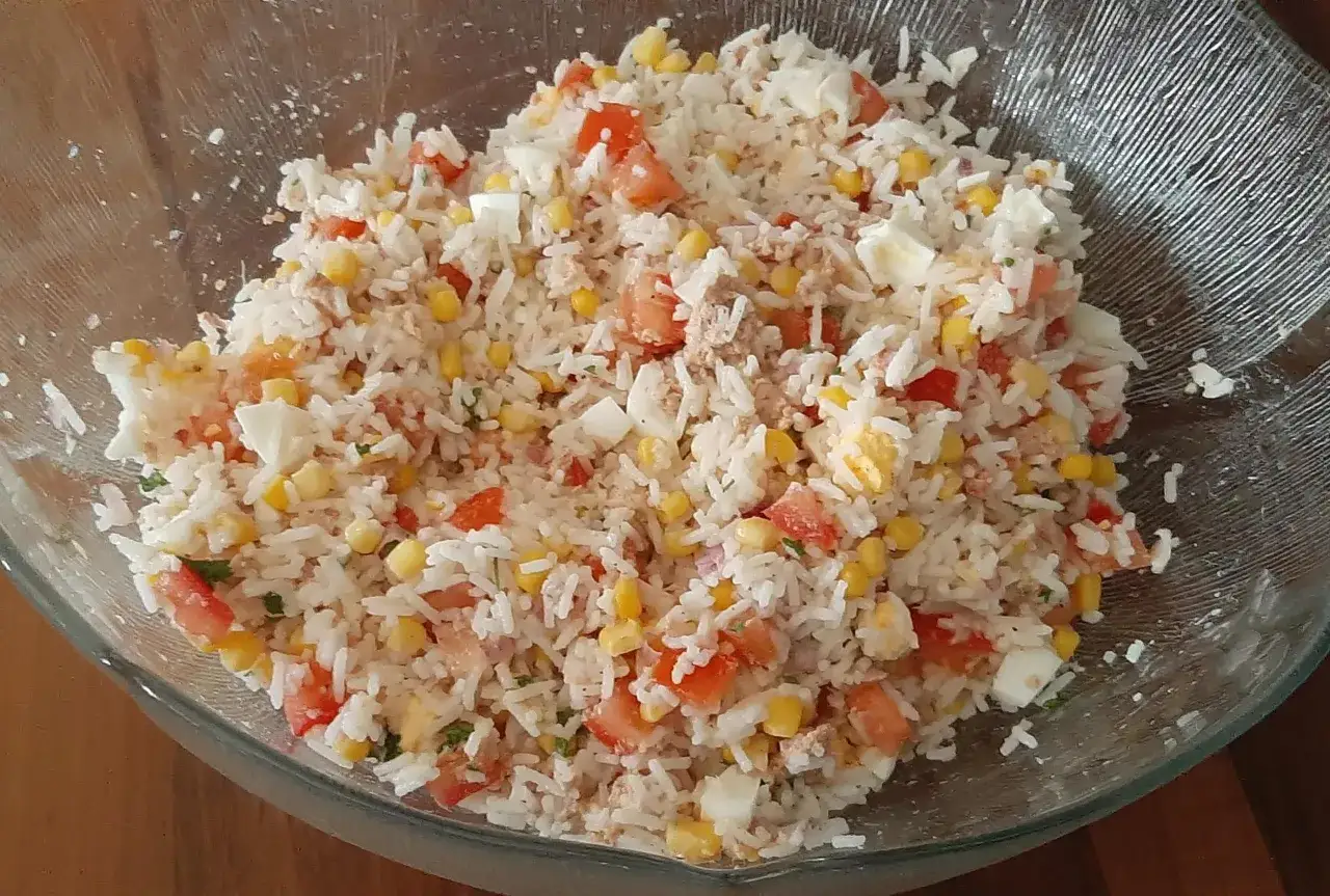 Salade de riz au thon prête à servir