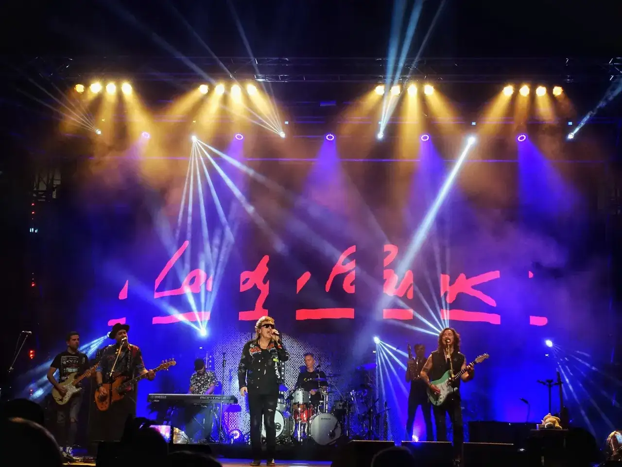 Zesp&oacute;ł Lady Pank gra na Sylwestra. Koncert pełen świateł i energii.