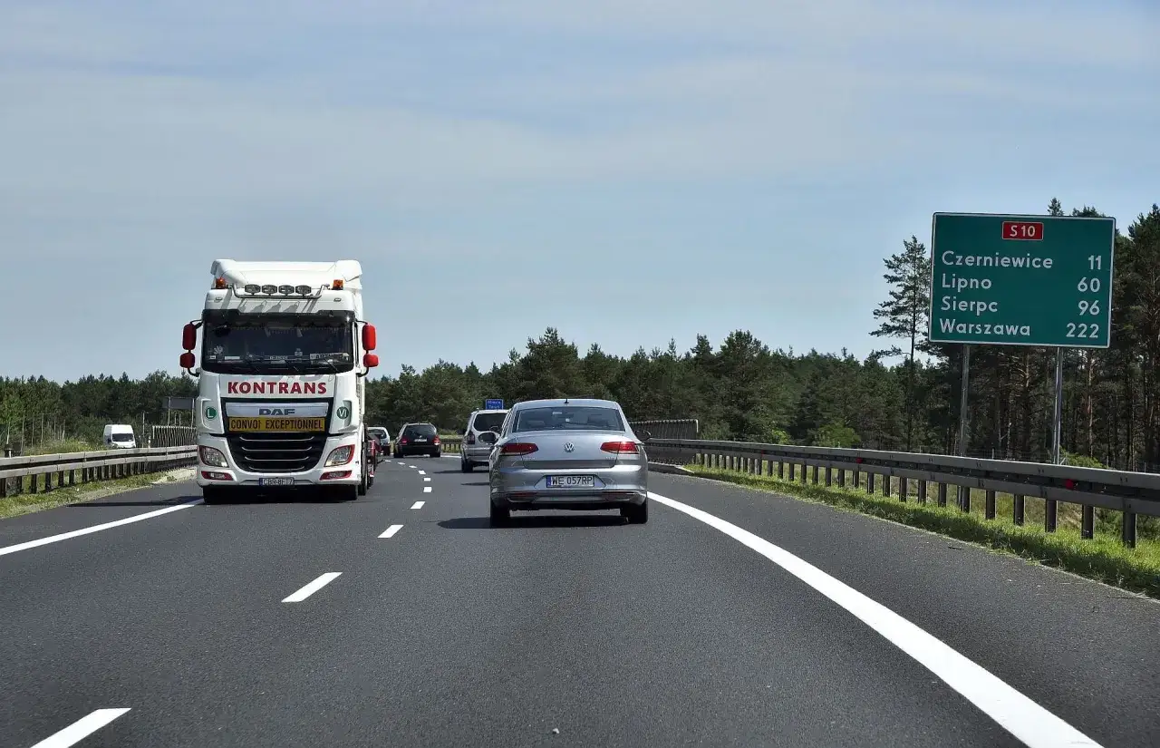 Ciężarówka autobus droga ekspresowa