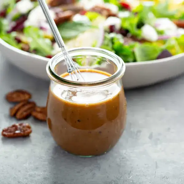 Zdjęcie Jaki sos do sałatki? Odkryj najlepsze przepisy i pomysły na dressingi