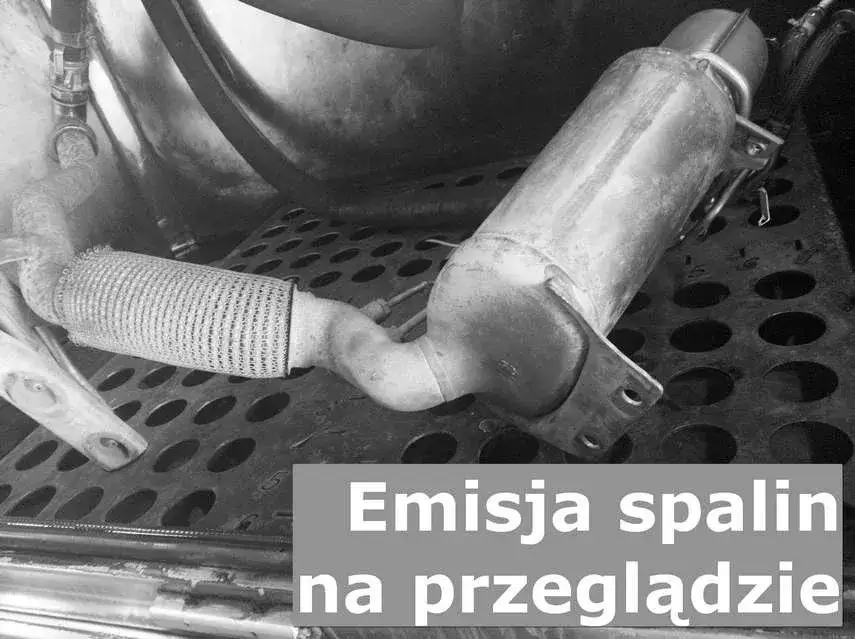 diagnosta sprawdza spaliny DPF