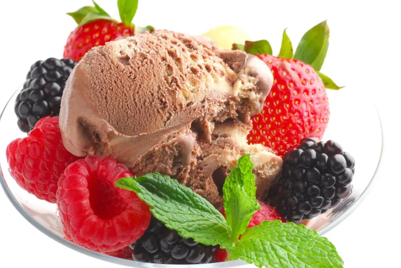 lody owocowe z r&oacute;żnymi dodatkami