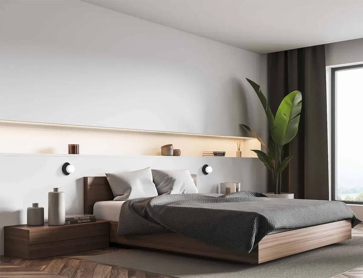 Nowoczesne kinkiety do sypialni nad łóżko tworzą nastrojowe oświetlenie. Wygodne łóżko z szarą pościelą i dekoracje na półce.