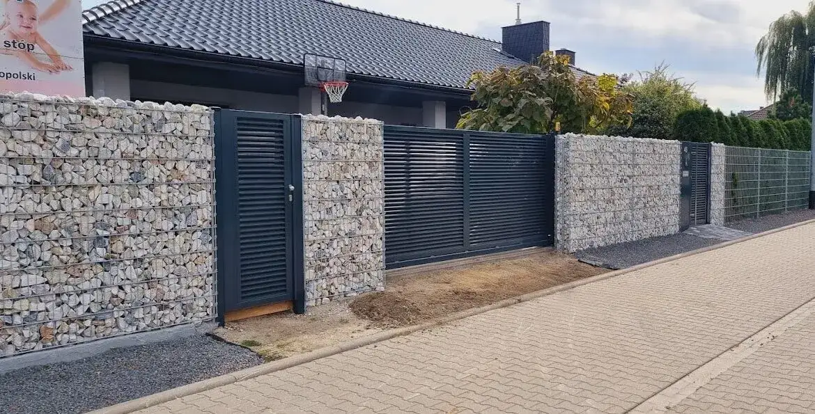 Nowoczesne ogrodzenia gabionowe i żaluzjowe