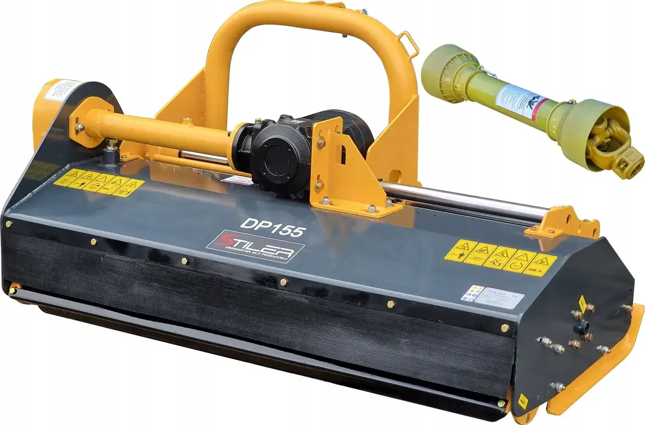 Solidny mulczer do traktorka, model DP155 Stiler, z wałkiem przekaźnika mocy. Gotowy do pracy w polu.