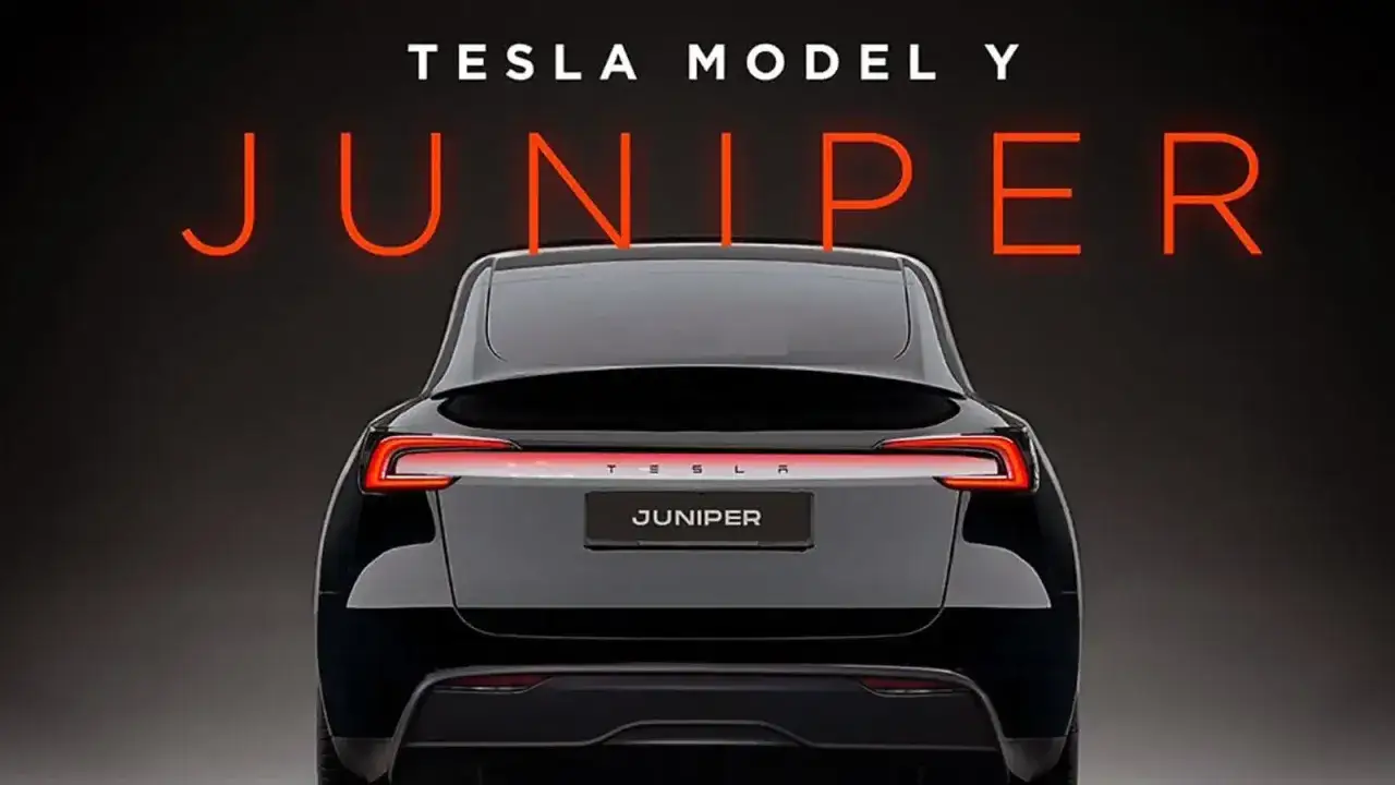 Nowa Tesla Model Y Juniper, lśniąca czerń, z tyłu, z napisem 