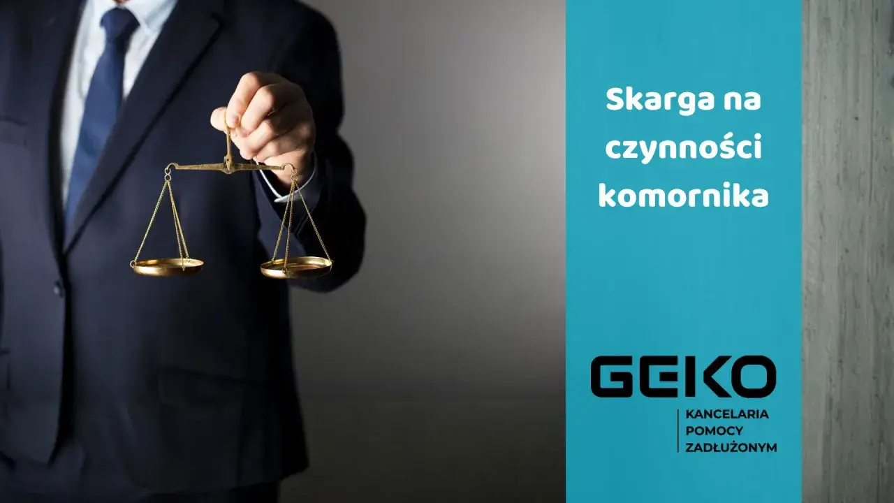 Mężczyzna w garniturze trzyma wagę sprawiedliwości. Tekst: 