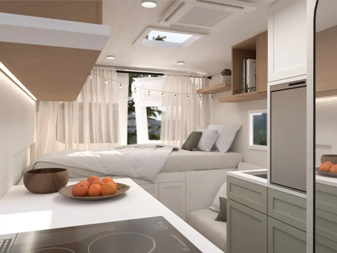 Przytulne wnętrze vana do spania z łóżkiem, kuchnią i oknem z widokiem na naturę.