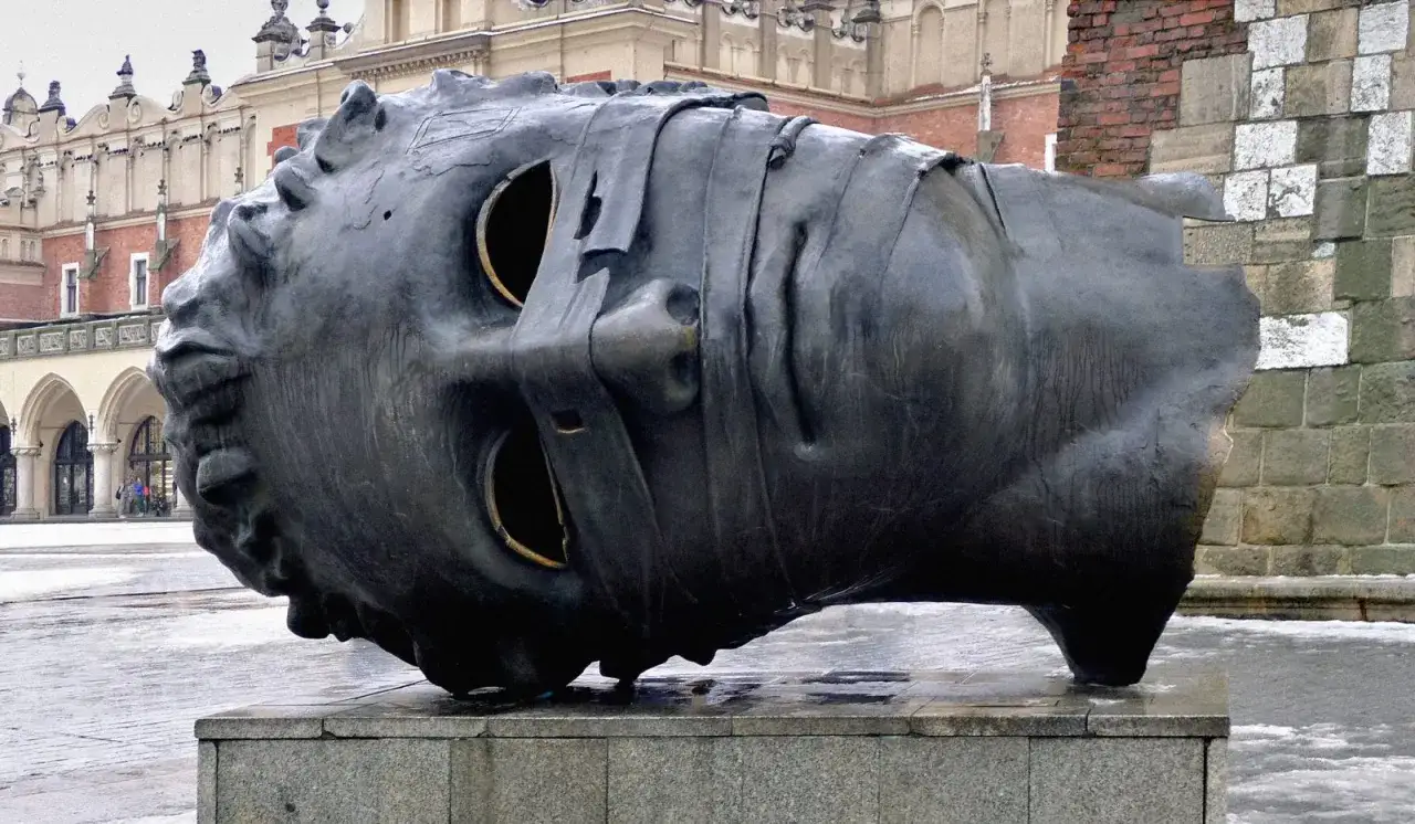 Igor Mitoraj Eros Bendato Krak&oacute;w