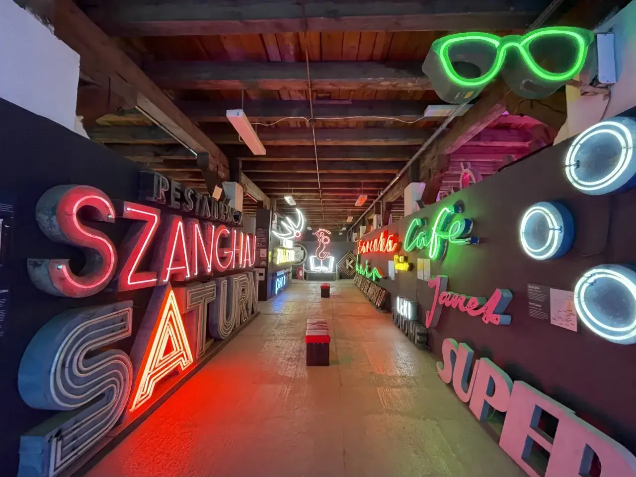 Muzeum Neon&oacute;w Warszawa