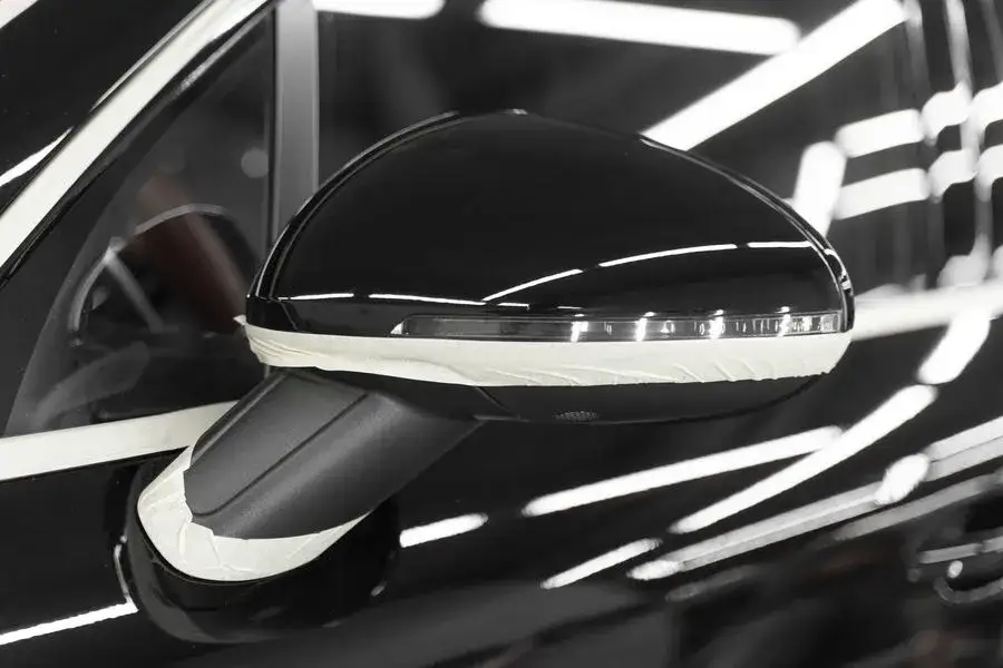 Samochód z nałożoną powłoką ceramiczną, efekt wet look