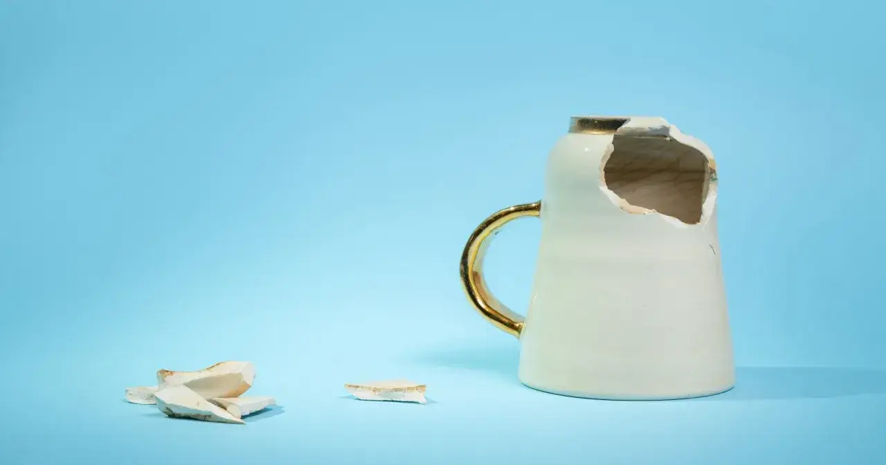 Zdjęcie Pęknięty kubek? Gdzie wyrzucić ceramikę, by nie psuć recyklingu