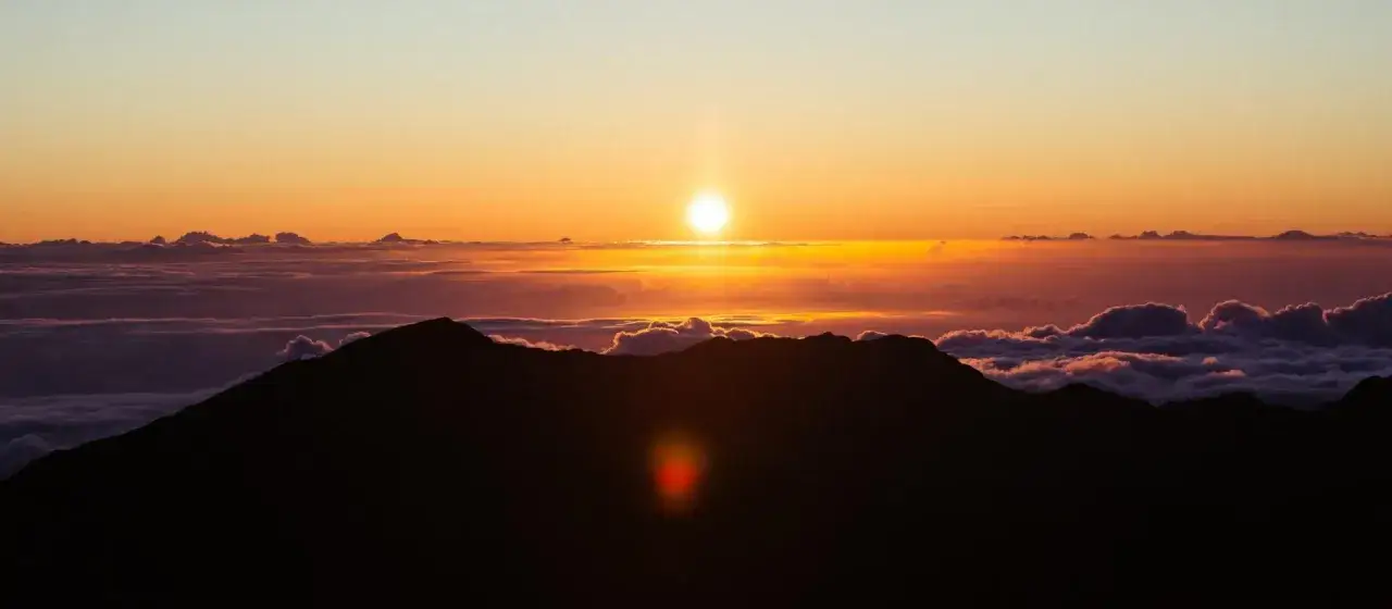 wsch&oacute;d słońca na wulkanie Haleakala Maui