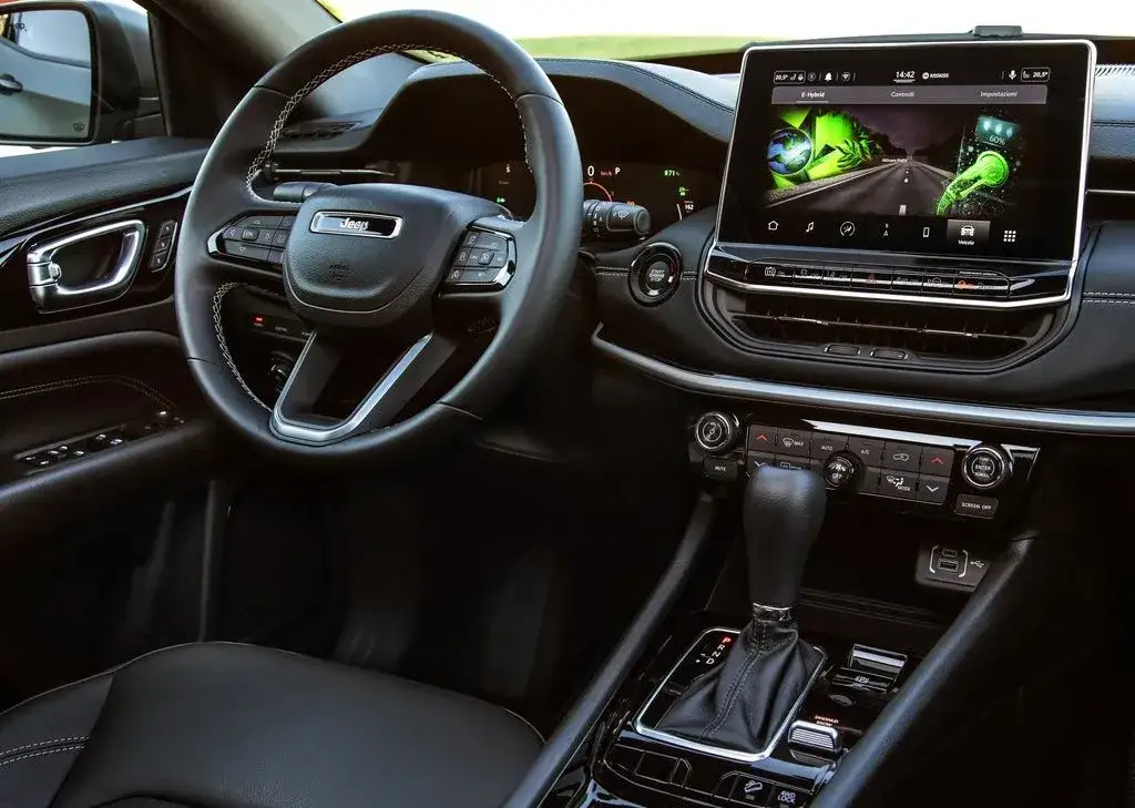 Jeep Compass II generacji lifting 2021 wnętrze deska rozdzielcza