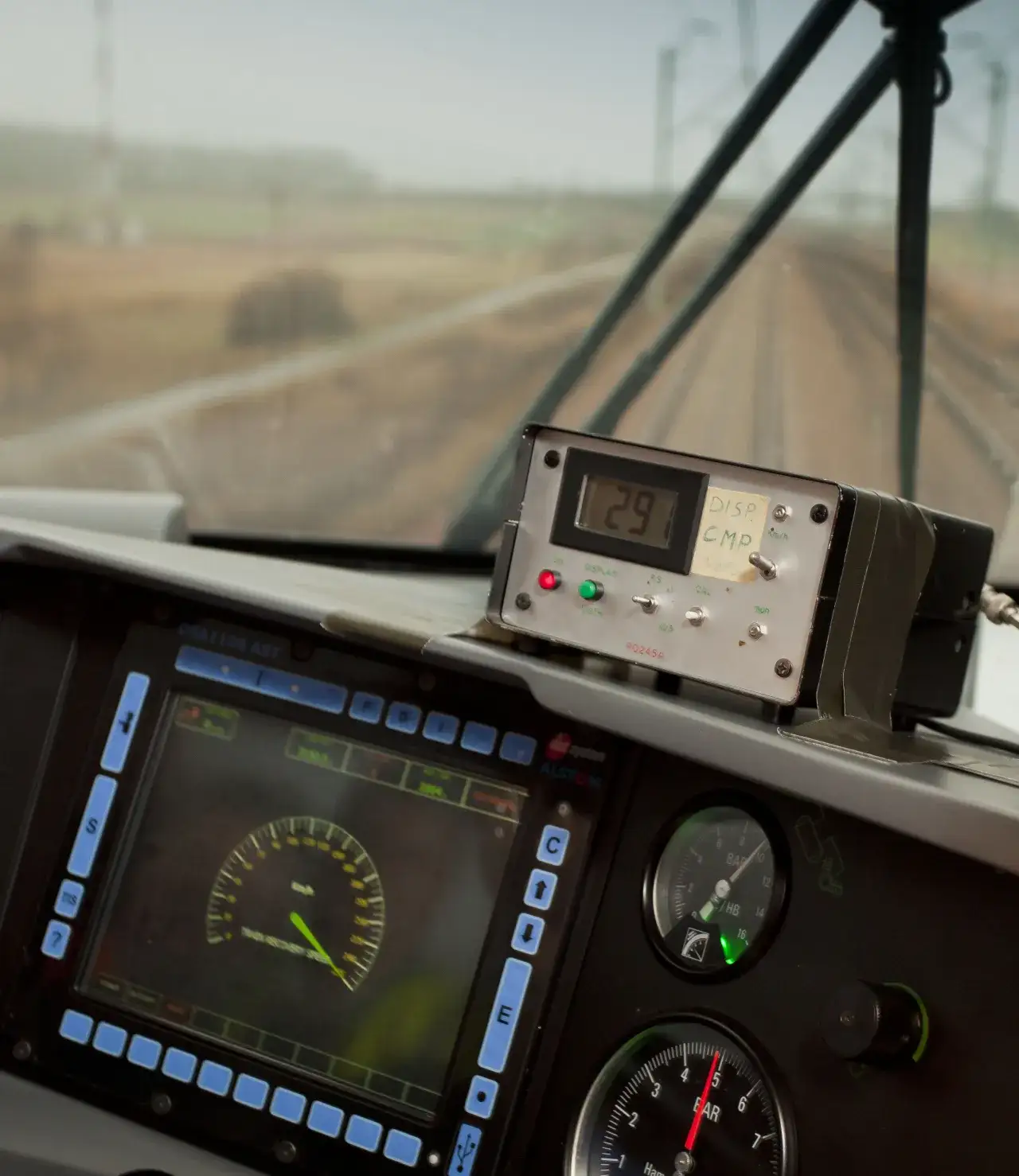Zdjęcie Z jaką prędkością jedzie pociąg intercity i co warto wiedzieć?