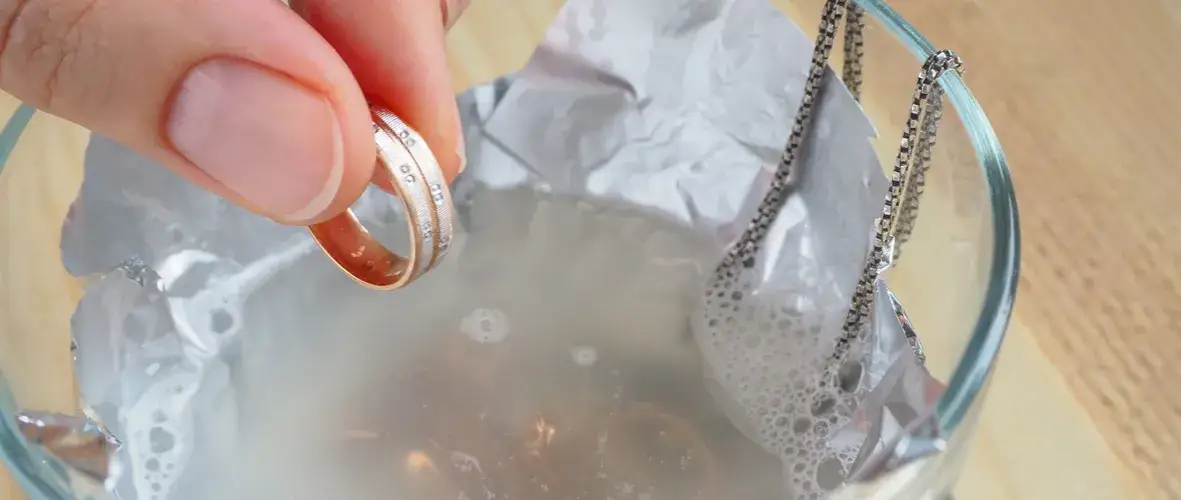 domowe sposoby czyszczenia złota biżuteria