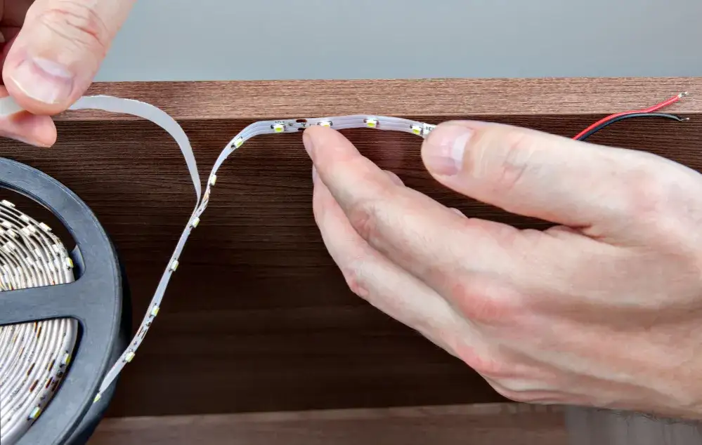 Zdjęcie Jak zamontować taśmy LED - proste sposoby na udany montaż