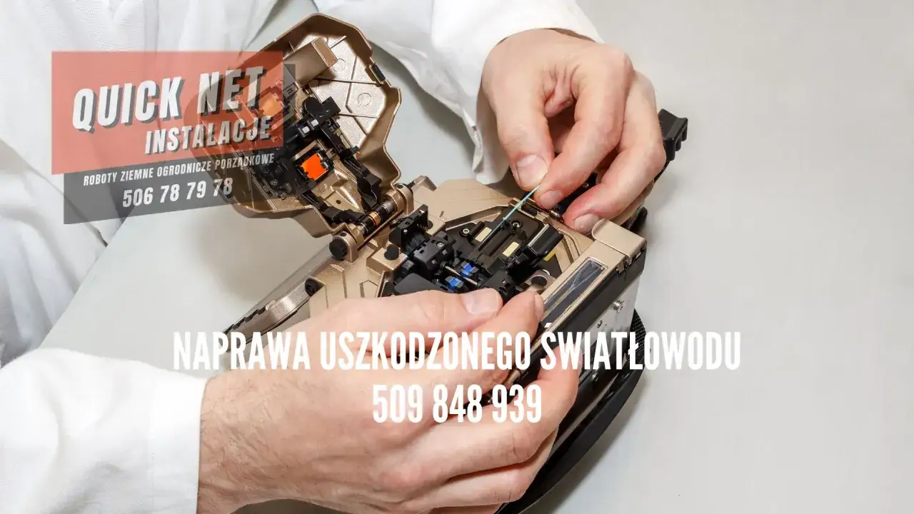 Technik łączy przerwany światłowód za pomocą spawarki. Szybka naprawa uszkodzonego światłowodu.