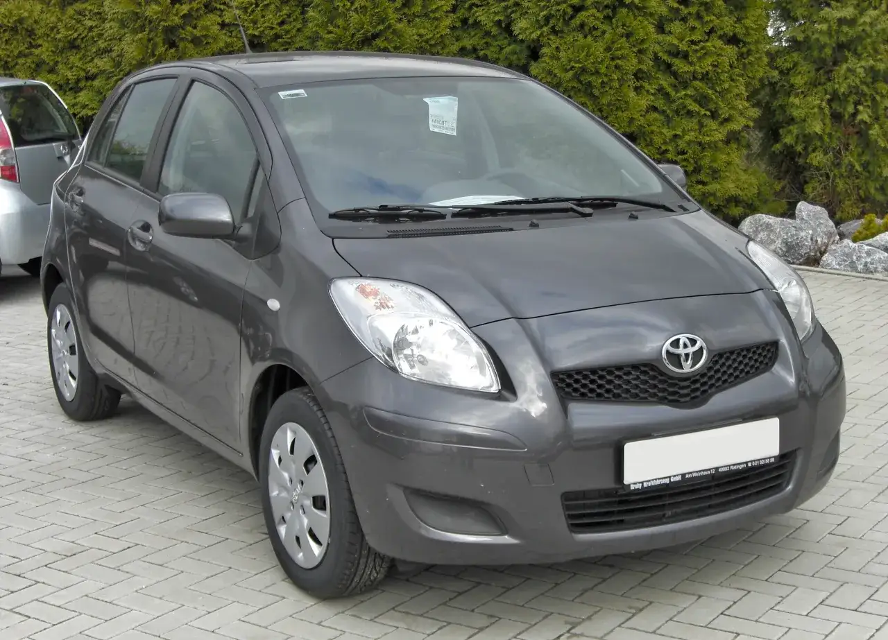 Toyota Yaris II generacji widok z przodu