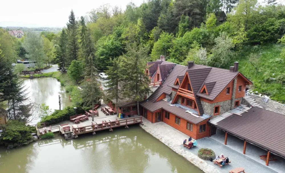 Smażalnia pstrąga nad rzeką