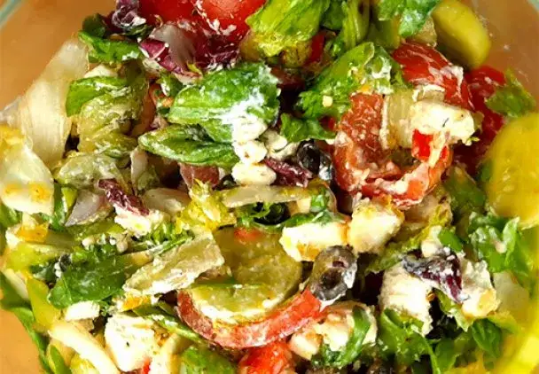 Zdjęcie Jaki ser do sałatki greckiej? Odkryj idealne opcje i alternatywy