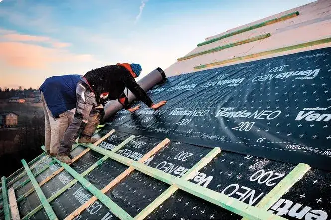 Zdjęcie Jaka folia na dach pod dachówkę? Kluczowe informacje o najlepszym wyborze