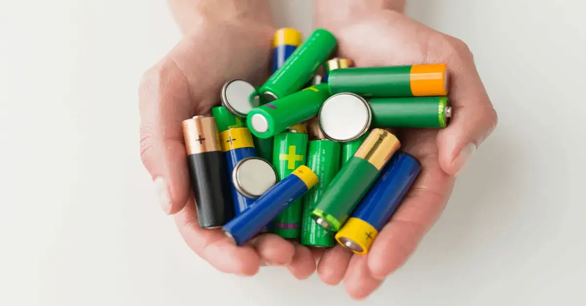 Zdjęcie Gdzie wyrzucić akumulator? Uniknij problemów z nielegalnym utylizowaniem