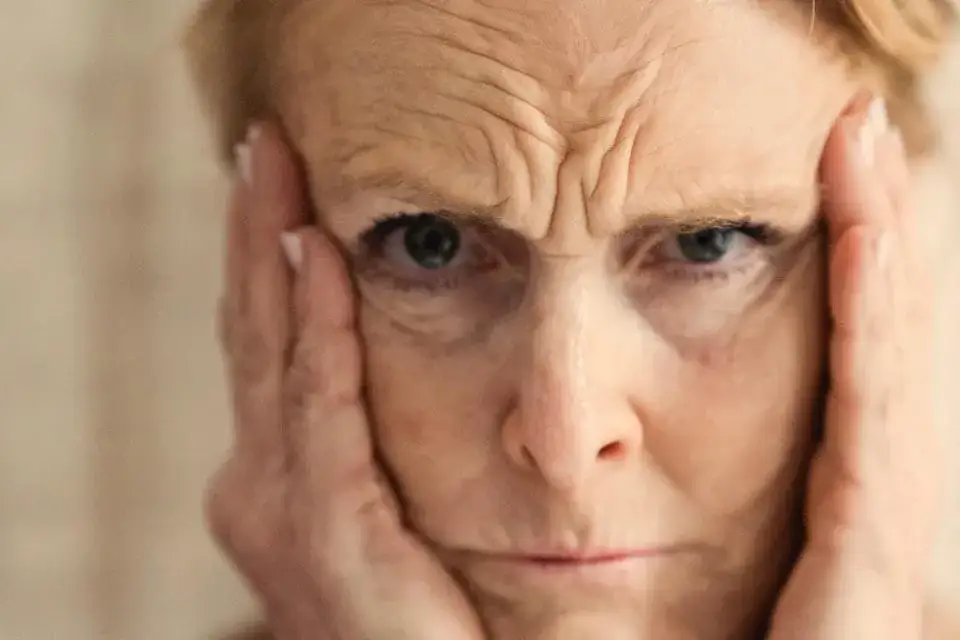 Zdjęcie Ile kosztuje botoks na lwią zmarszczkę? Poznaj ceny i czynniki wpływające na koszt