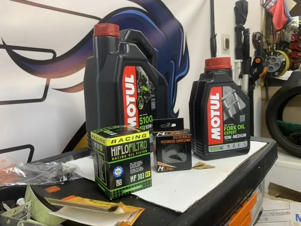 Zdjęcie Motul 5100 10W40 4L - najlepszy wyb&oacute;r do silnik&oacute;w czterosuwowych