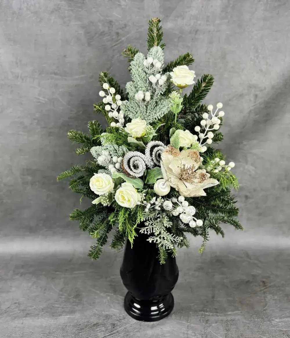 Zdjęcie Jakie kwiaty do wazonu na cmentarz, aby trwały i pięknie wyglądały