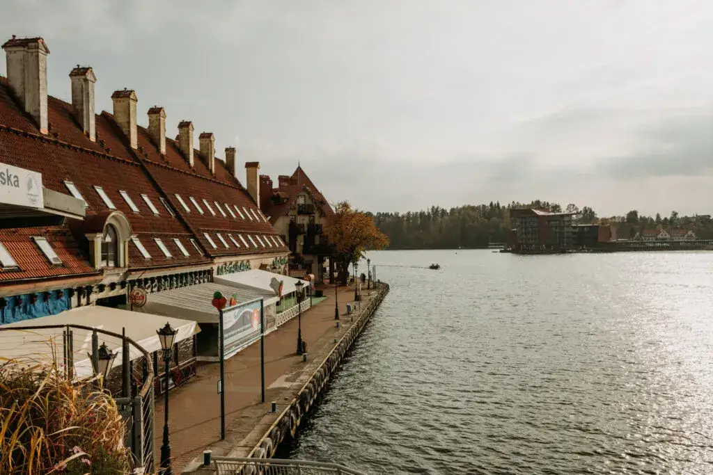 Zdjęcie Mikołajki co zwiedzić: odkryj ukryte skarby i atrakcje regionu