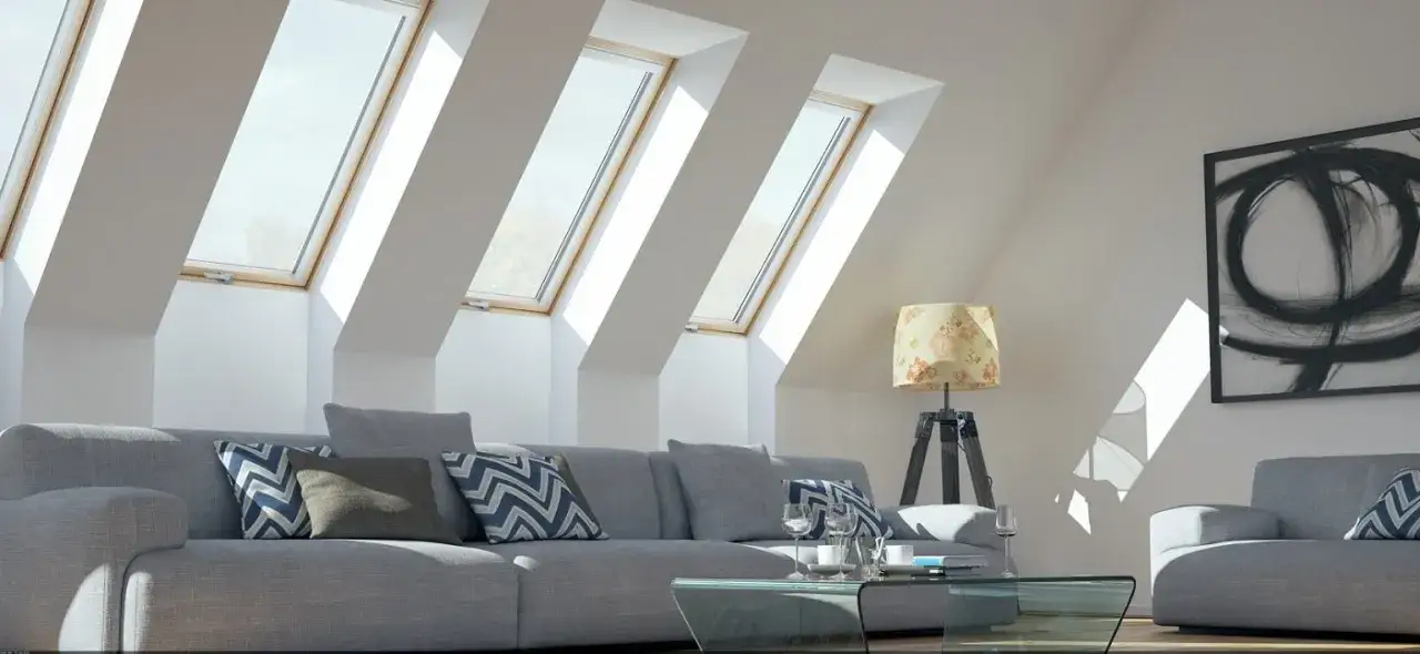 Zdjęcie Okno dachowe PCV czy drewno - co wybrać, aby uniknąć problemów?