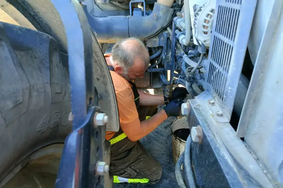 Zdjęcie Filtr oleju co ile wymiana – uniknij kosztownych uszkodzeń silnika