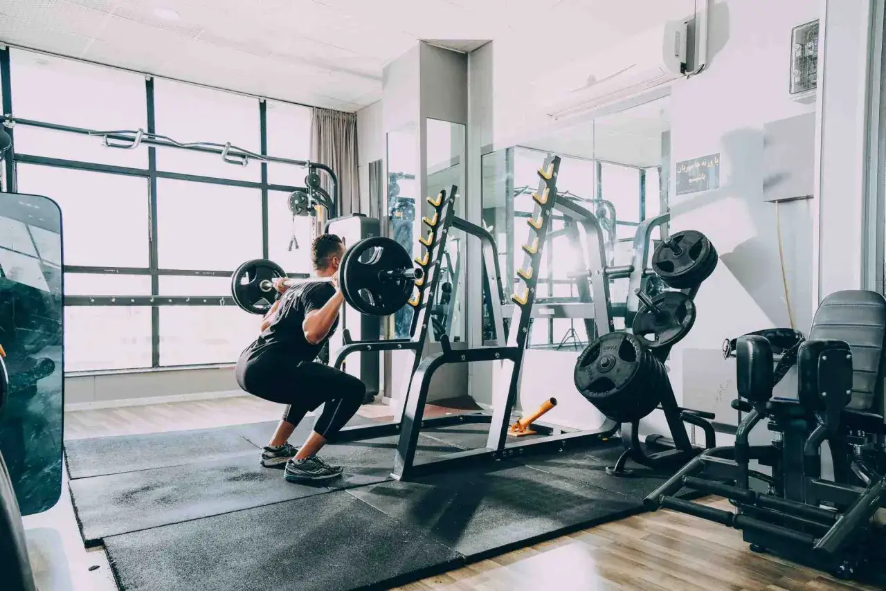 Zdjęcie Ile kcal spala trening siłowy? Odkryj prawdziwe liczby i efekty