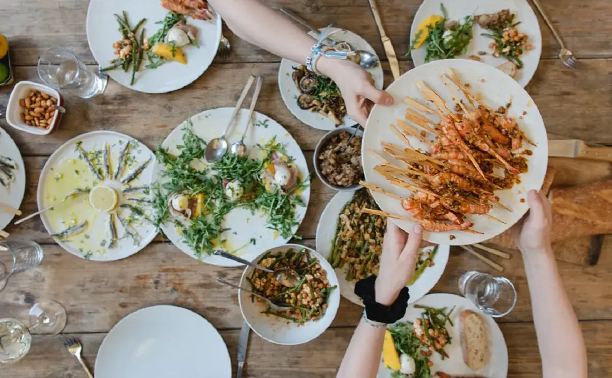 Zdjęcie Co zabrać na grilla do znajomych, aby zaskoczyć wszystkich smakami