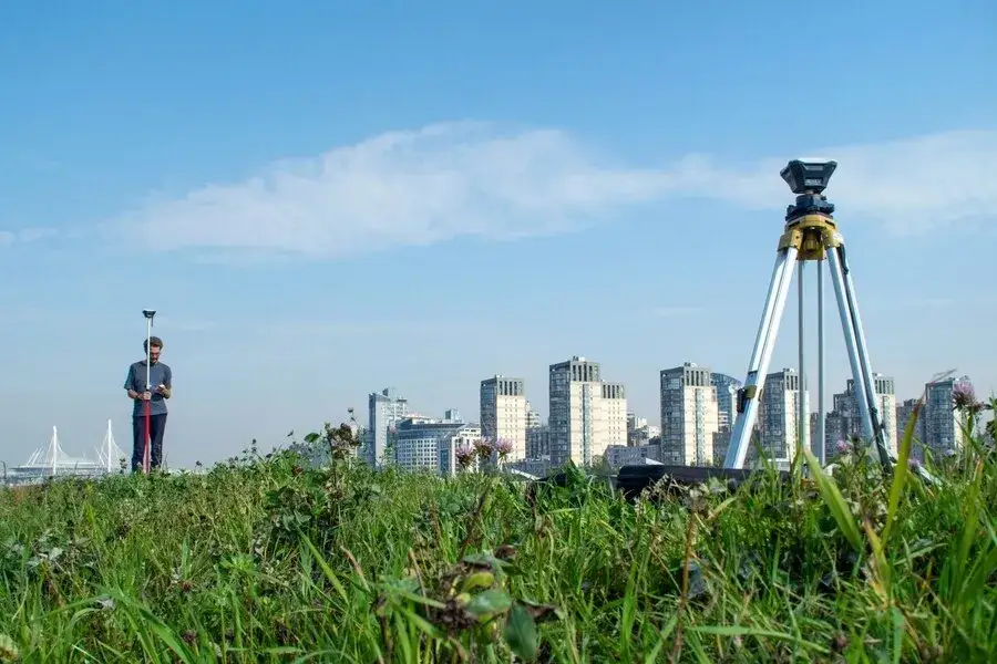 Zdjęcie Ile kosztuje wydzielenie działki przez geodetę? Sprawdź ukryte koszty