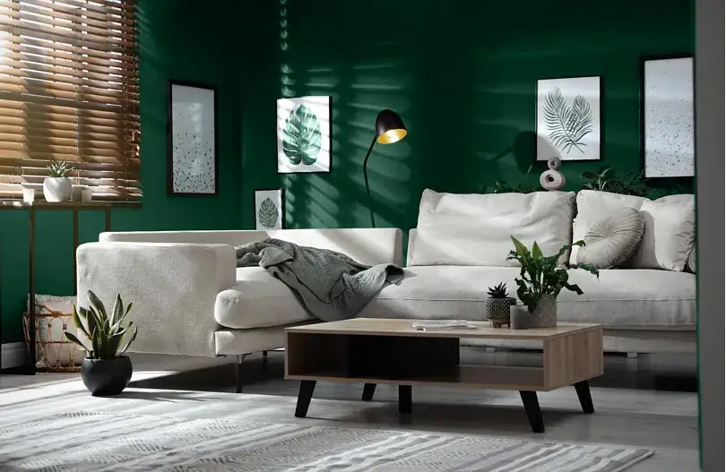 Salon z butelkową zielenią inspiracje