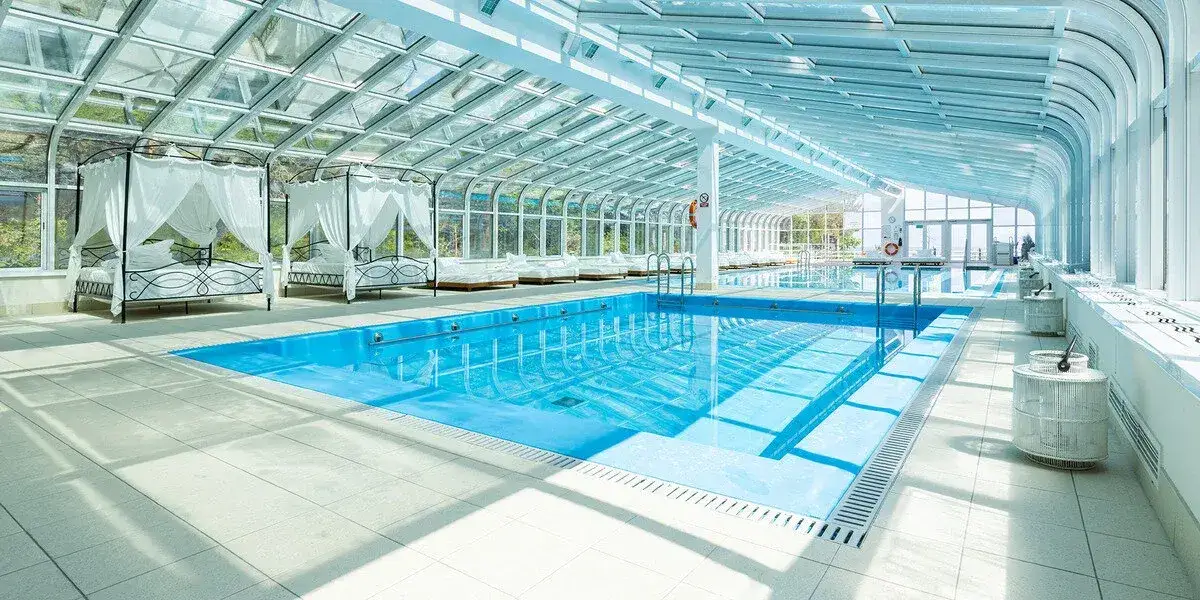 Hotel Bryza Jurata lata 90 basen