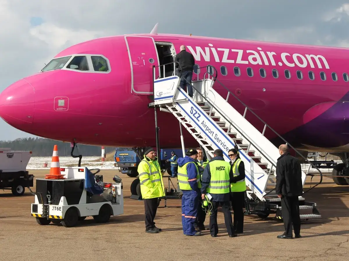 Wizz Air logo na samolocie