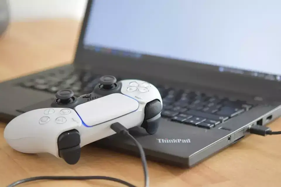 Pad DualSense PS5 podłączony do PC