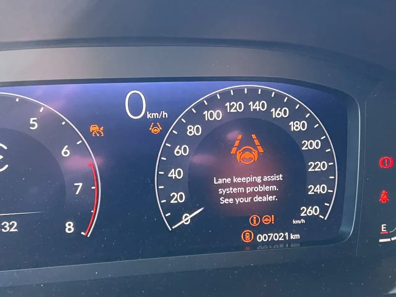 Honda Civic: kontrolki znaczenie. Awaria asystenta pasa ruchu. Zobacz u dealera. 7021 km.