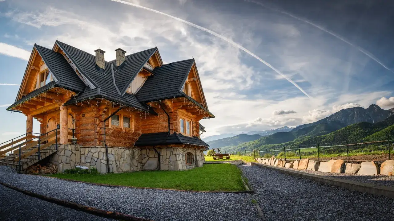 dom na wierchu Kościelisko widok na Tatry
