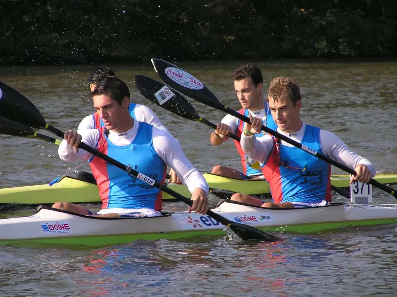Rodzaje kajak&oacute;w i kanadyjek sportowych