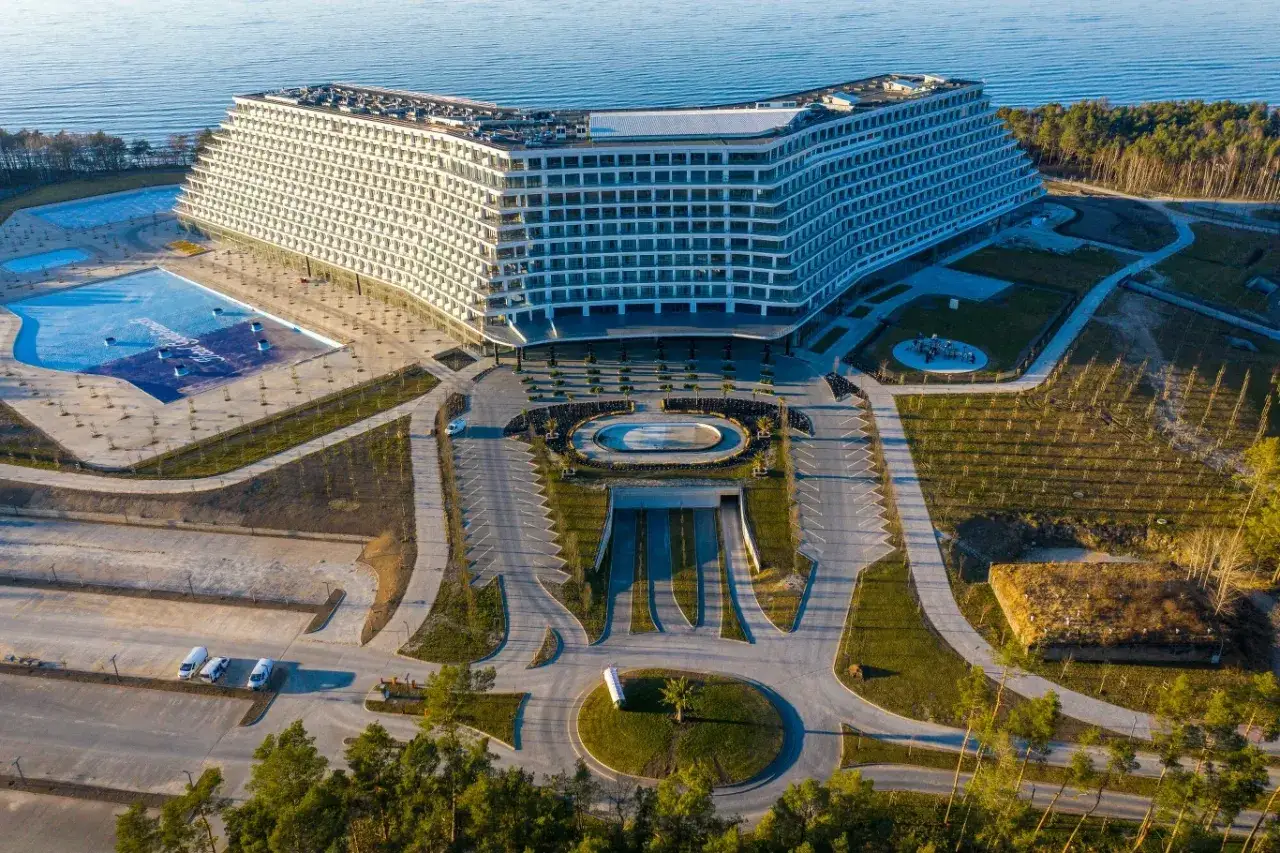 Nowy hotel Gołębiewski w Pobierowie, idealne miejsce na pracę i wypoczynek nad morzem.
